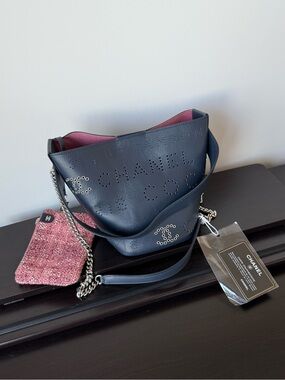 CHANEL Navy Blue Calfskin Deauville Bucket Bag Small SHW